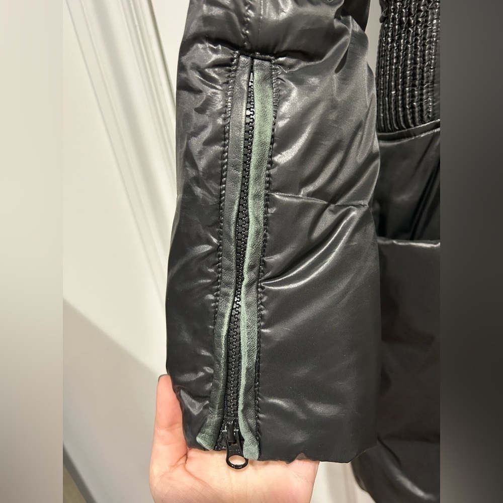 ($800) Women's Black Puffer Coat with Faux Fur Trim - Picture 5 of 11